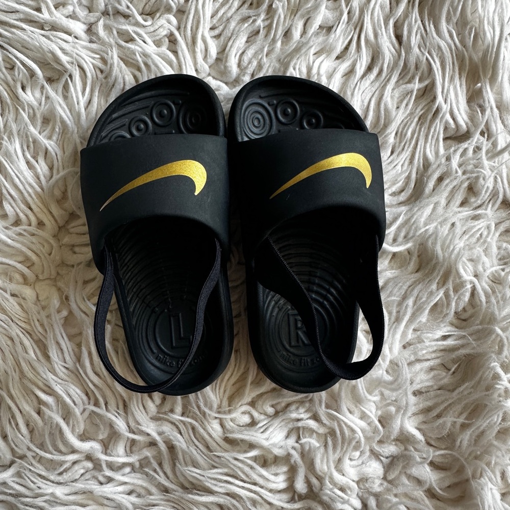 Toddler Black and Gold Nike Sandals